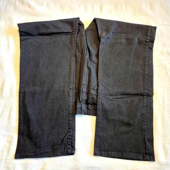 Bandolino women's size 18 black stretch jeans, 5 pockets EUC - Picture 3 of 6